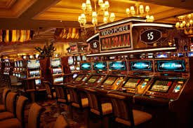 မြန်မာဖုန်းတွင် t46 slot မိုဘိုင်းအက်ပ် Install ပြုလုပ်ပြီး MNL ဘောလုံး Live Odds ကြည့်နေသောမြင်ကွင်း